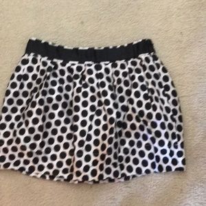 Creamy skirt wit black dots!